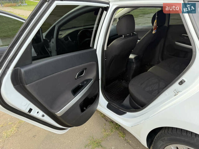 Белый Киа Сид, объемом двигателя 1.58 л и пробегом 160 тыс. км за 8500 $, фото 34 на Automoto.ua