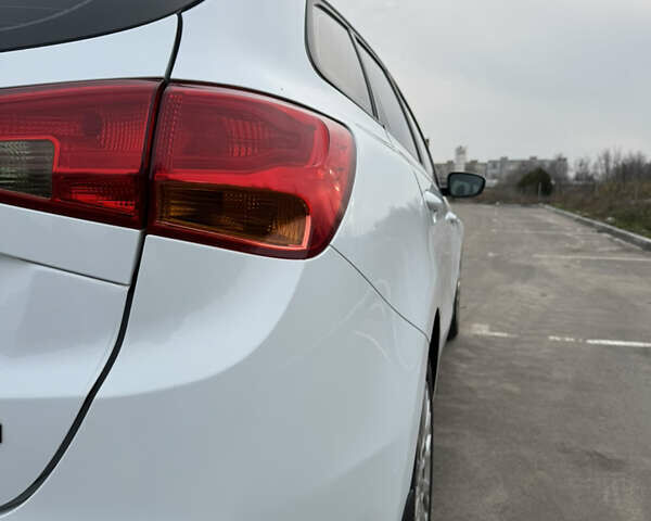 Білий Кіа Сід, об'ємом двигуна 1.6 л та пробігом 226 тис. км за 10500 $, фото 16 на Automoto.ua