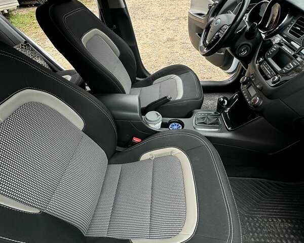 Білий Кіа Сід, об'ємом двигуна 1.6 л та пробігом 140 тис. км за 10500 $, фото 17 на Automoto.ua