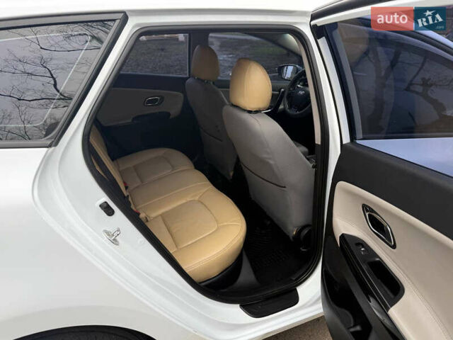 Білий Кіа Сід, об'ємом двигуна 1.6 л та пробігом 124 тис. км за 11500 $, фото 25 на Automoto.ua