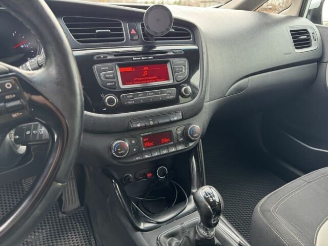 Білий Кіа Сід, об'ємом двигуна 1.6 л та пробігом 226 тис. км за 10500 $, фото 13 на Automoto.ua