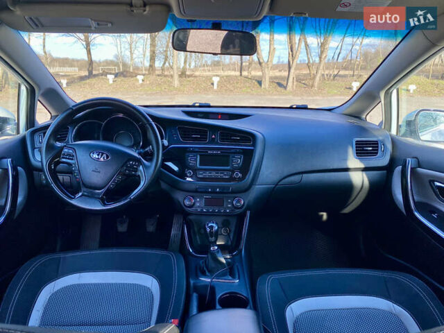 Белый Киа Сид, объемом двигателя 1.58 л и пробегом 275 тыс. км за 7600 $, фото 4 на Automoto.ua