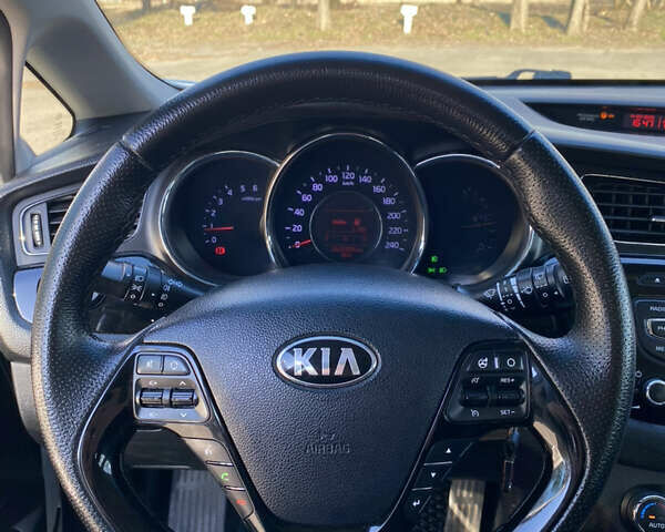 Белый Киа Сид, объемом двигателя 1.58 л и пробегом 275 тыс. км за 7600 $, фото 3 на Automoto.ua