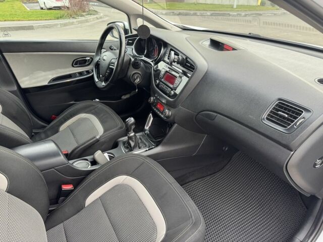 Білий Кіа Сід, об'ємом двигуна 1.6 л та пробігом 226 тис. км за 10500 $, фото 6 на Automoto.ua