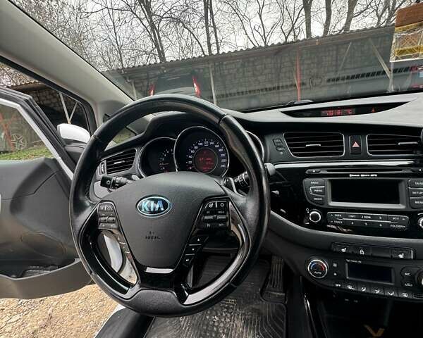 Білий Кіа Сід, об'ємом двигуна 1.6 л та пробігом 140 тис. км за 10500 $, фото 18 на Automoto.ua