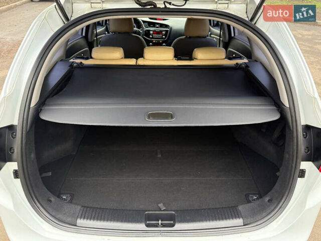Білий Кіа Сід, об'ємом двигуна 1.6 л та пробігом 124 тис. км за 11500 $, фото 23 на Automoto.ua