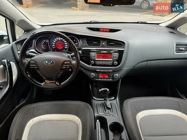 Білий Кіа Сід, об'ємом двигуна 1.6 л та пробігом 140 тис. км за 10400 $, фото 13 на Automoto.ua