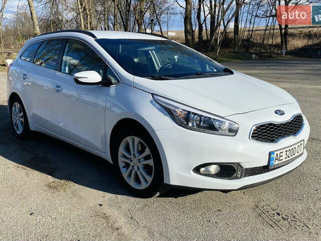 Белый Киа Сид, объемом двигателя 1.58 л и пробегом 275 тыс. км за 7600 $, фото 9 на Automoto.ua