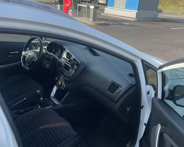 Білий Кіа Сід, об'ємом двигуна 1.6 л та пробігом 261 тис. км за 7500 $, фото 16 на Automoto.ua