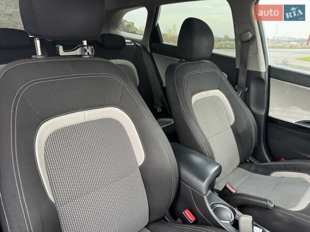 Белый Киа Сид, объемом двигателя 1.6 л и пробегом 228 тыс. км за 9900 $, фото 23 на Automoto.ua