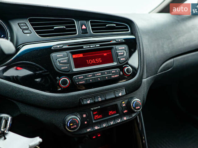 Белый Киа Сид, объемом двигателя 1.59 л и пробегом 204 тыс. км за 9622 $, фото 15 на Automoto.ua