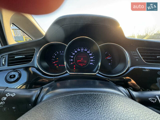 Білий Кіа Сід, об'ємом двигуна 1.6 л та пробігом 226 тис. км за 10500 $, фото 22 на Automoto.ua