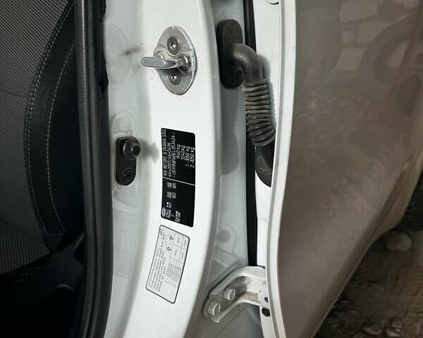 Білий Кіа Сід, об'ємом двигуна 1.6 л та пробігом 140 тис. км за 10500 $, фото 49 на Automoto.ua