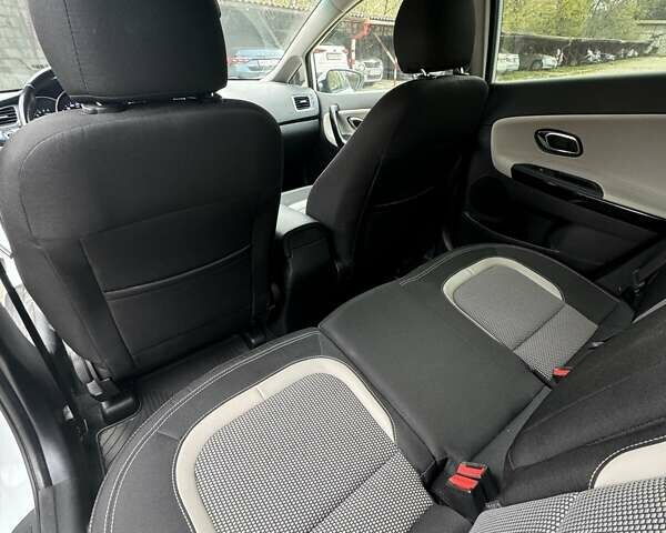 Білий Кіа Сід, об'ємом двигуна 1.6 л та пробігом 140 тис. км за 10500 $, фото 7 на Automoto.ua