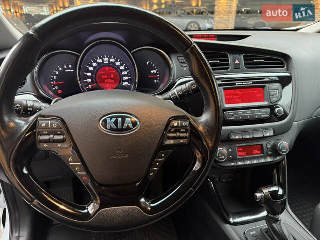 Білий Кіа Сід, об'ємом двигуна 1.6 л та пробігом 140 тис. км за 10400 $, фото 21 на Automoto.ua