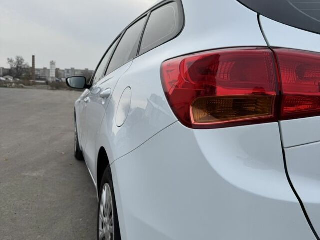 Білий Кіа Сід, об'ємом двигуна 1.6 л та пробігом 226 тис. км за 10500 $, фото 19 на Automoto.ua