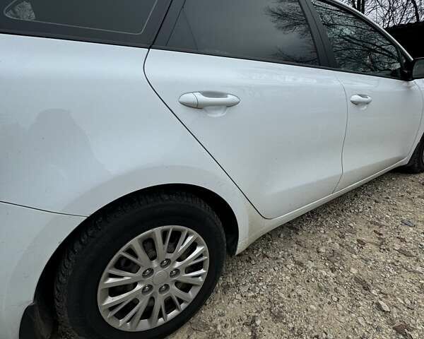 Білий Кіа Сід, об'ємом двигуна 1.6 л та пробігом 140 тис. км за 10500 $, фото 14 на Automoto.ua