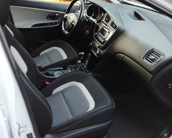 Білий Кіа Сід, об'ємом двигуна 1.58 л та пробігом 120 тис. км за 10600 $, фото 18 на Automoto.ua