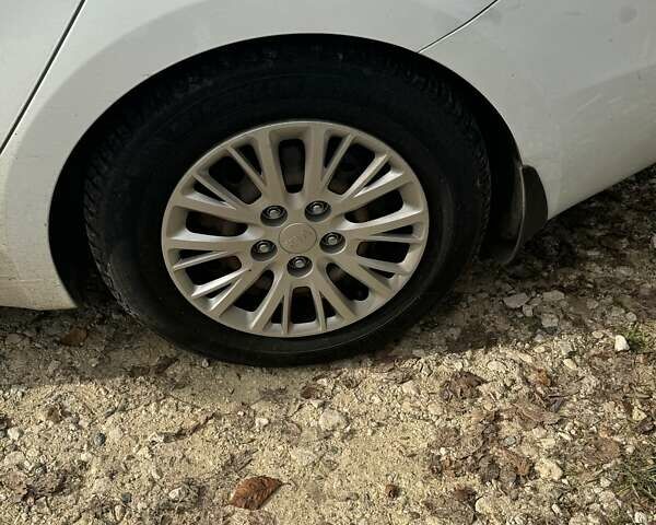 Білий Кіа Сід, об'ємом двигуна 1.6 л та пробігом 140 тис. км за 10500 $, фото 45 на Automoto.ua