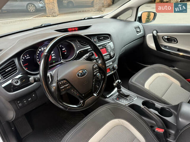 Білий Кіа Сід, об'ємом двигуна 1.6 л та пробігом 140 тис. км за 10400 $, фото 10 на Automoto.ua