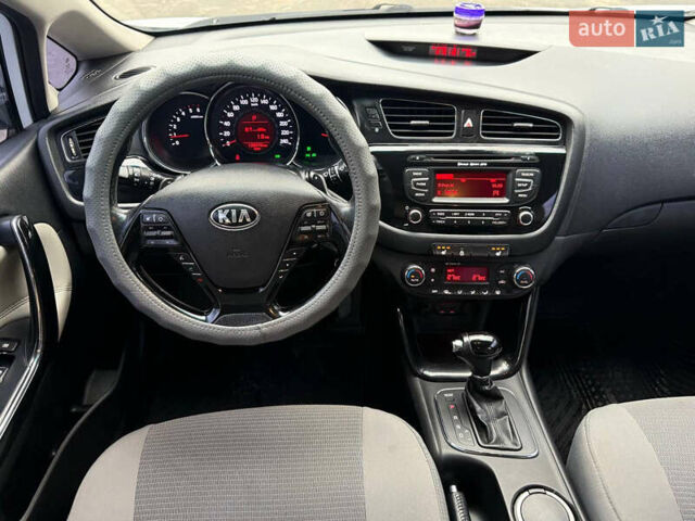 Білий Кіа Сід, об'ємом двигуна 1.6 л та пробігом 124 тис. км за 11500 $, фото 21 на Automoto.ua
