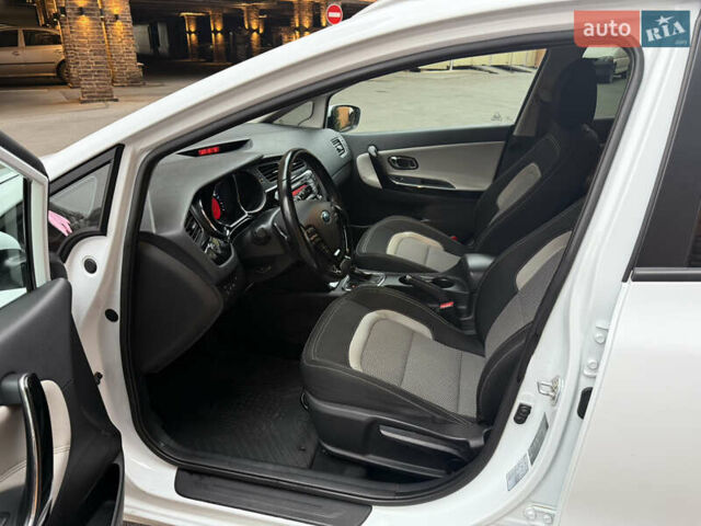 Білий Кіа Сід, об'ємом двигуна 1.6 л та пробігом 140 тис. км за 10400 $, фото 9 на Automoto.ua
