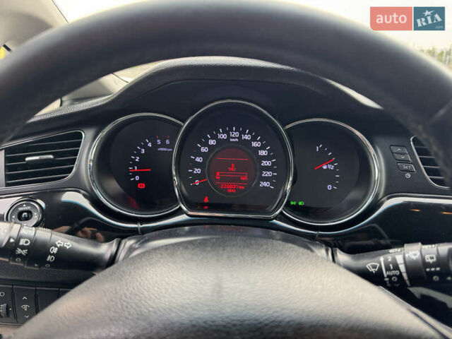 Білий Кіа Сід, об'ємом двигуна 1.6 л та пробігом 226 тис. км за 10500 $, фото 27 на Automoto.ua