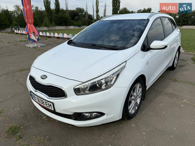 Белый Киа Сид, объемом двигателя 1.58 л и пробегом 160 тыс. км за 8500 $, фото 4 на Automoto.ua