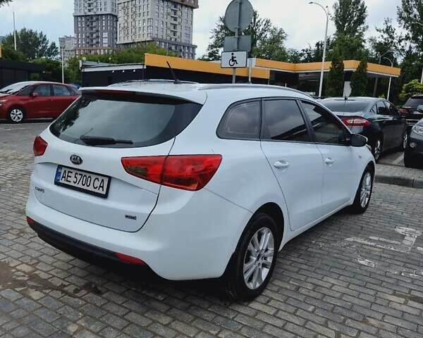 Белый Киа Сид, объемом двигателя 1.4 л и пробегом 200 тыс. км за 7500 $, фото 1 на Automoto.ua
