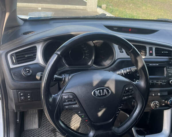 Білий Кіа Сід, об'ємом двигуна 1.6 л та пробігом 261 тис. км за 7500 $, фото 11 на Automoto.ua