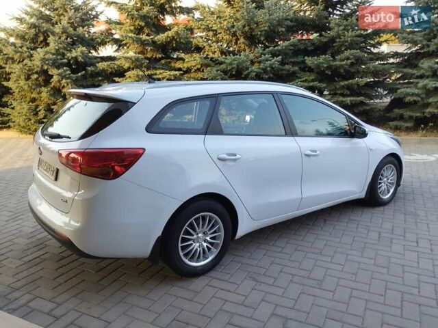 Білий Кіа Сід, об'ємом двигуна 1.58 л та пробігом 120 тис. км за 10600 $, фото 5 на Automoto.ua