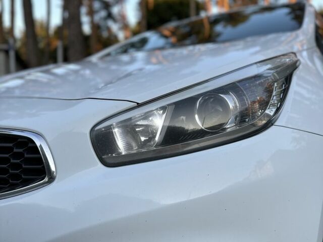 Белый Киа Сид, объемом двигателя 1.4 л и пробегом 250 тыс. км за 7700 $, фото 5 на Automoto.ua