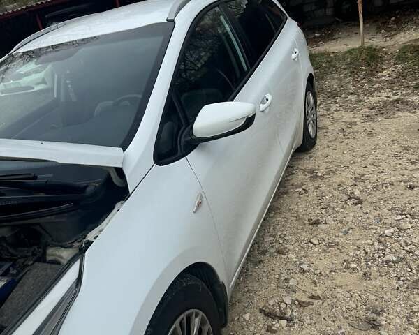 Білий Кіа Сід, об'ємом двигуна 1.6 л та пробігом 140 тис. км за 10500 $, фото 28 на Automoto.ua