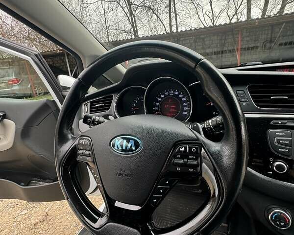 Білий Кіа Сід, об'ємом двигуна 1.6 л та пробігом 140 тис. км за 10500 $, фото 19 на Automoto.ua