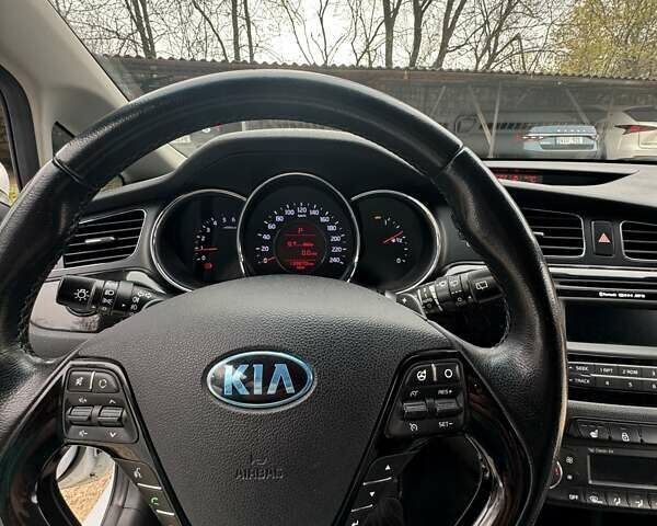 Білий Кіа Сід, об'ємом двигуна 1.6 л та пробігом 140 тис. км за 10500 $, фото 20 на Automoto.ua