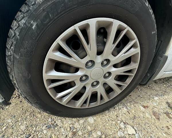 Білий Кіа Сід, об'ємом двигуна 1.6 л та пробігом 140 тис. км за 10500 $, фото 35 на Automoto.ua