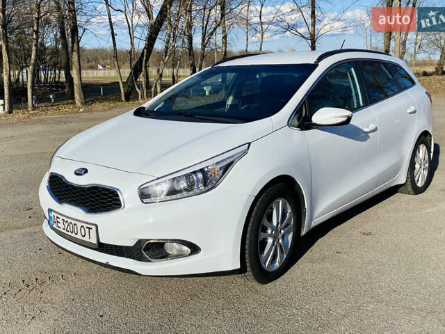 Белый Киа Сид, объемом двигателя 1.58 л и пробегом 275 тыс. км за 7600 $, фото 10 на Automoto.ua