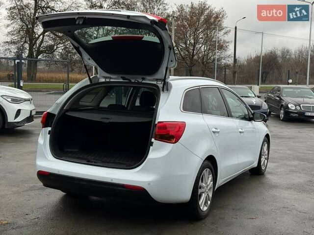 Білий Кіа Сід, об'ємом двигуна 1.6 л та пробігом 266 тис. км за 7700 $, фото 10 на Automoto.ua