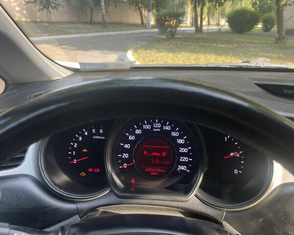 Білий Кіа Сід, об'ємом двигуна 1.6 л та пробігом 261 тис. км за 7500 $, фото 15 на Automoto.ua