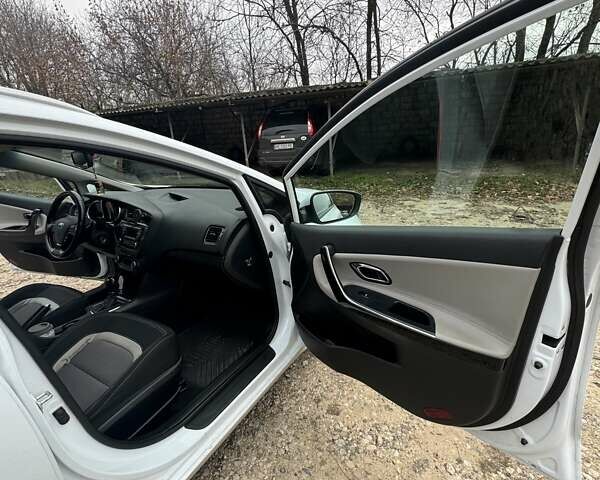 Білий Кіа Сід, об'ємом двигуна 1.6 л та пробігом 140 тис. км за 10500 $, фото 16 на Automoto.ua