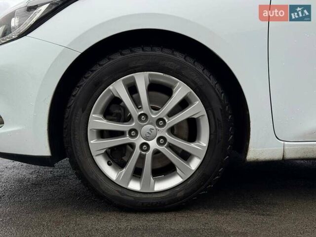 Білий Кіа Сід, об'ємом двигуна 1.6 л та пробігом 266 тис. км за 7700 $, фото 12 на Automoto.ua