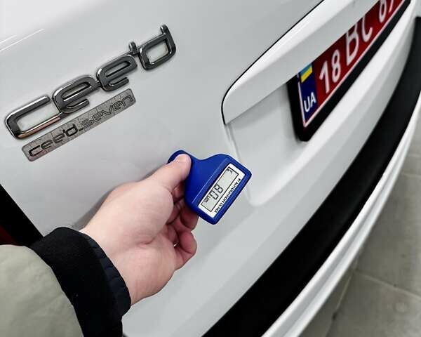 Білий Кіа Сід, об'ємом двигуна 1.6 л та пробігом 128 тис. км за 8999 $, фото 142 на Automoto.ua