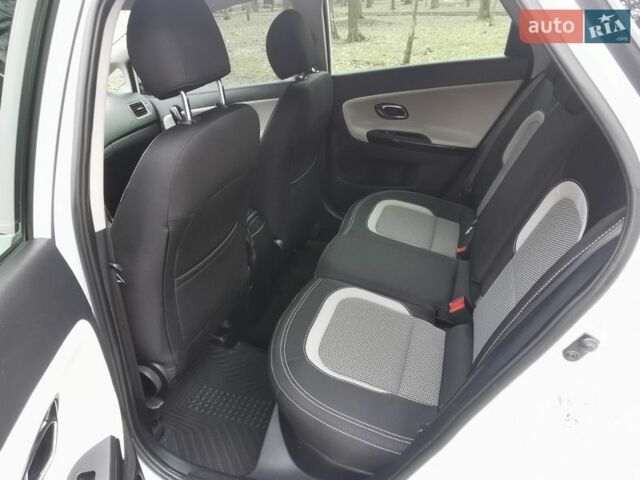 Белый Киа Сид, объемом двигателя 1.58 л и пробегом 143 тыс. км за 11300 $, фото 15 на Automoto.ua