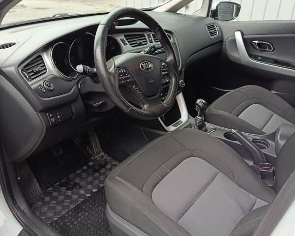 Белый Киа Сид, объемом двигателя 1.6 л и пробегом 265 тыс. км за 8200 $, фото 10 на Automoto.ua