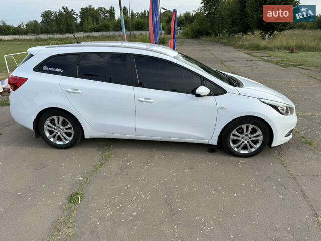 Белый Киа Сид, объемом двигателя 1.58 л и пробегом 160 тыс. км за 8500 $, фото 18 на Automoto.ua