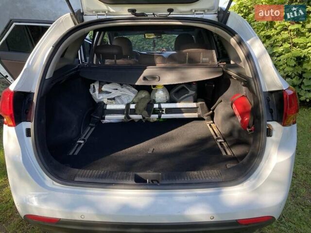 Киа Сид 2013 в Львове на Automoto.ua Белый Киа Сид, объемом двигателя 1.58 л и пробегом 286 тыс. км за 7800 $, фото 7 на Automoto.ua