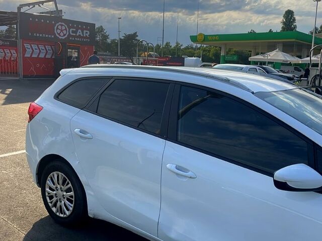Білий Кіа Сід, об'ємом двигуна 1.6 л та пробігом 262 тис. км за 7500 $, фото 1 на Automoto.ua