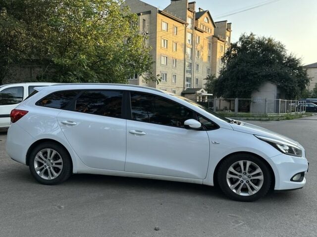 Белый Киа Сид, объемом двигателя 1.4 л и пробегом 250 тыс. км за 7700 $, фото 1 на Automoto.ua