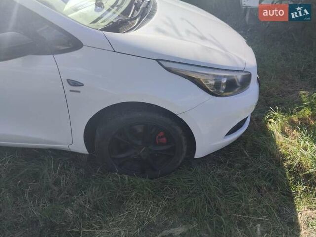 Киа Сид 2013 в Львове на Automoto.ua Белый Киа Сид, объемом двигателя 1.58 л и пробегом 286 тыс. км за 7800 $, фото 61 на Automoto.ua