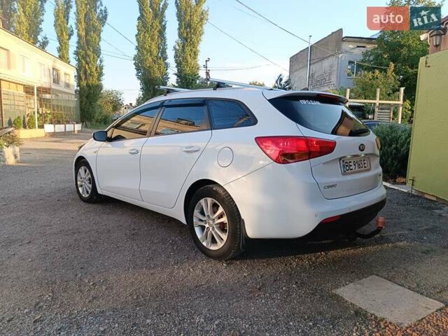 Белый Киа Сид, объемом двигателя 1.58 л и пробегом 240 тыс. км за 9800 $, фото 12 на Automoto.ua